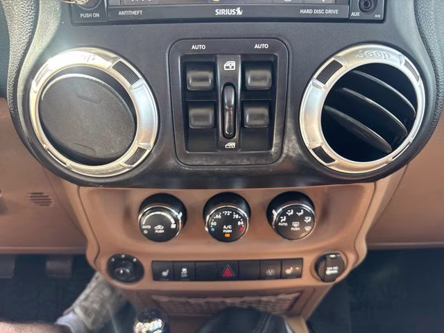 2017 Bright White Clearcoat Jeep Wrangler Unlimited Sahara 4X4 SUV
