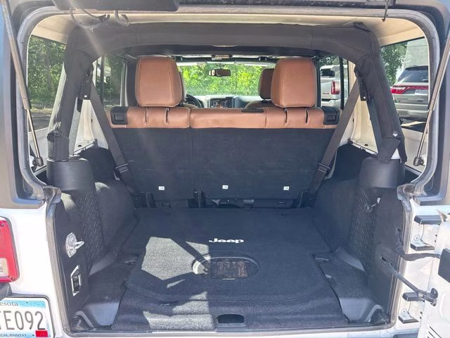 2017 Bright White Clearcoat Jeep Wrangler Unlimited Sahara 4X4 SUV