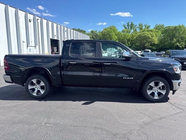 2020 Diamond Black Crystal Pearlcoat Ram 1500 Laramie 4X4 Truck