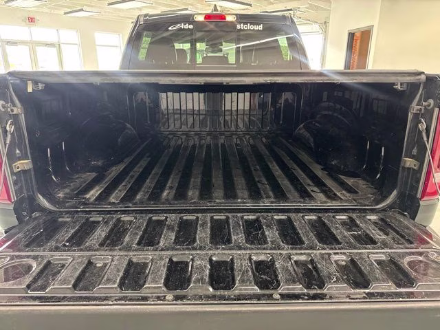 2020 Diamond Black Crystal Pearlcoat Ram 1500 Laramie 4X4 Truck