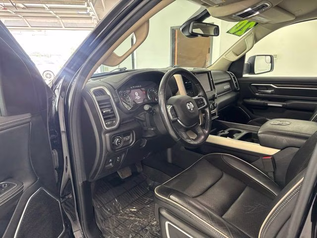 2020 Diamond Black Crystal Pearlcoat Ram 1500 Laramie 4X4 Truck