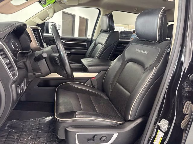 2020 Diamond Black Crystal Pearlcoat Ram 1500 Laramie 4X4 Truck