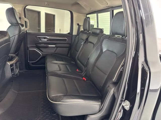 2020 Diamond Black Crystal Pearlcoat Ram 1500 Laramie 4X4 Truck