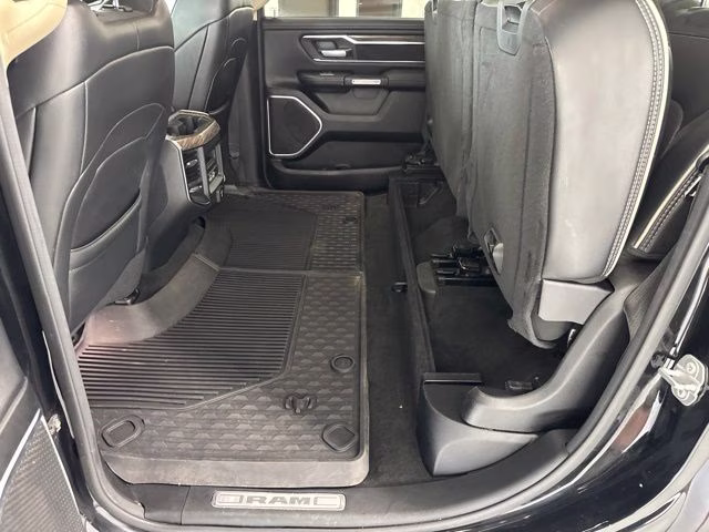 2020 Diamond Black Crystal Pearlcoat Ram 1500 Laramie 4X4 Truck