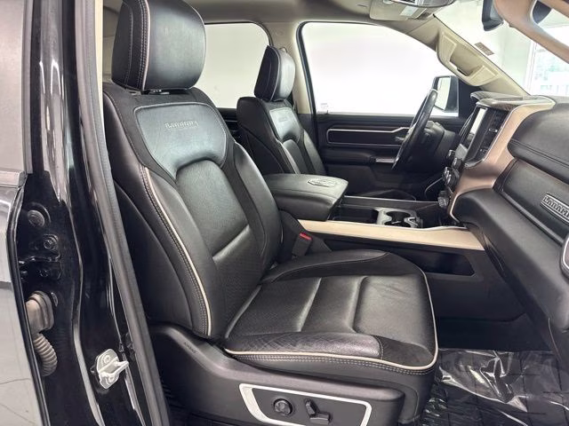 2020 Diamond Black Crystal Pearlcoat Ram 1500 Laramie 4X4 Truck