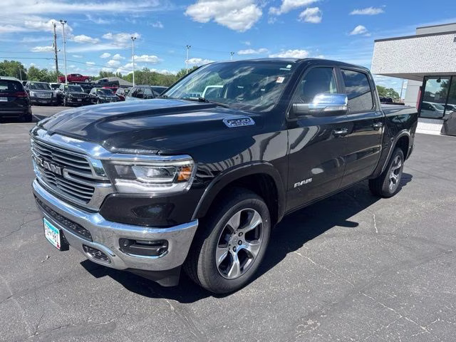2020 Diamond Black Crystal Pearlcoat Ram 1500 Laramie 4X4 Truck
