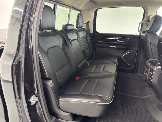 2020 Diamond Black Crystal Pearlcoat Ram 1500 Laramie 4X4 Truck
