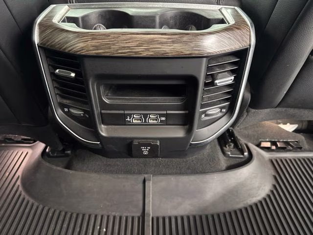 2020 Diamond Black Crystal Pearlcoat Ram 1500 Laramie 4X4 Truck