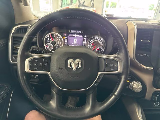 2020 Diamond Black Crystal Pearlcoat Ram 1500 Laramie 4X4 Truck