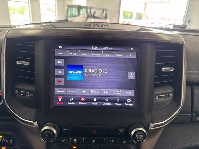 2020 Diamond Black Crystal Pearlcoat Ram 1500 Laramie 4X4 Truck