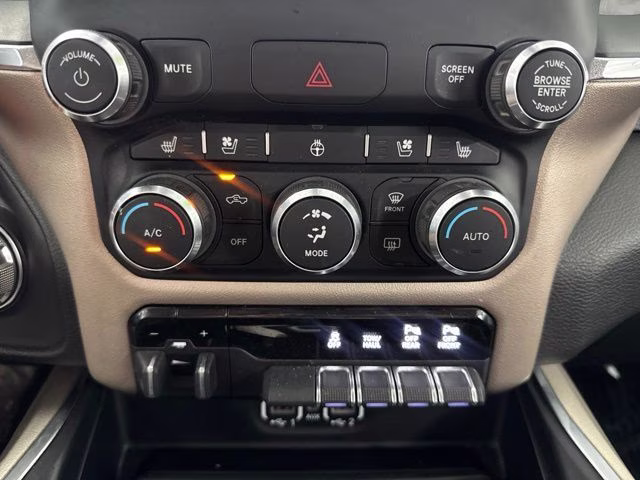 2020 Diamond Black Crystal Pearlcoat Ram 1500 Laramie 4X4 Truck