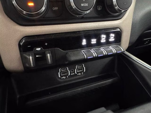2020 Diamond Black Crystal Pearlcoat Ram 1500 Laramie 4X4 Truck