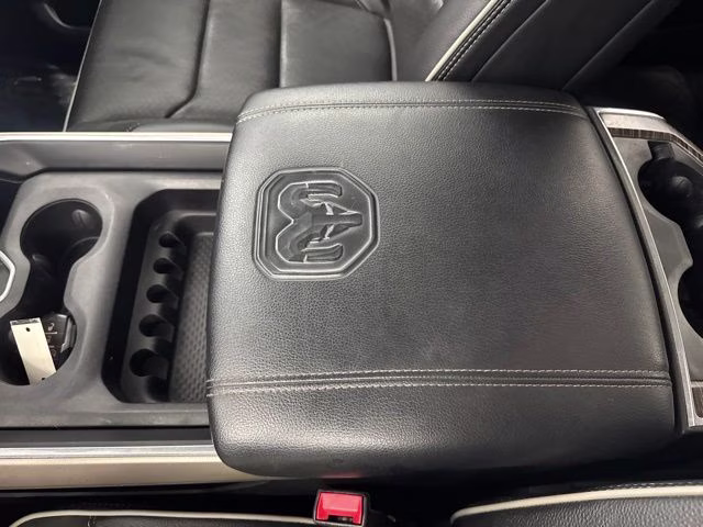 2020 Diamond Black Crystal Pearlcoat Ram 1500 Laramie 4X4 Truck