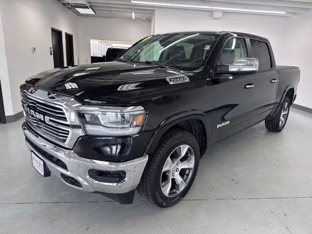 2020 Diamond Black Crystal Pearlcoat Ram 1500 Laramie 4X4 Truck