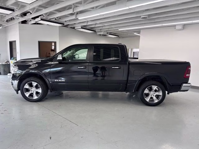 2020 Diamond Black Crystal Pearlcoat Ram 1500 Laramie 4X4 Truck