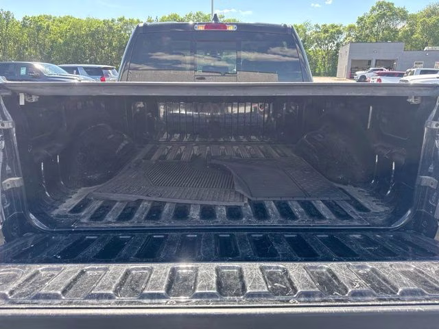 2020 Diamond Black Crystal Pearlcoat Ram 1500 Laramie 4X4 Truck