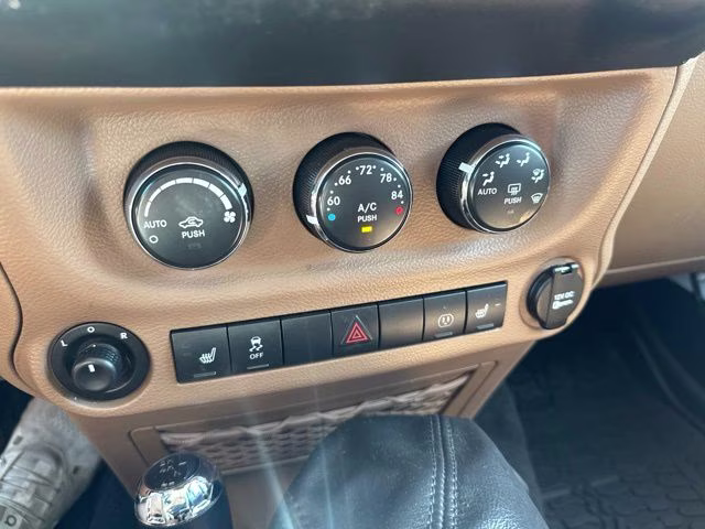 2017 Bright White Clearcoat Jeep Wrangler Unlimited Sahara 4X4 SUV