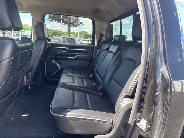 2020 Diamond Black Crystal Pearlcoat Ram 1500 Laramie 4X4 Truck