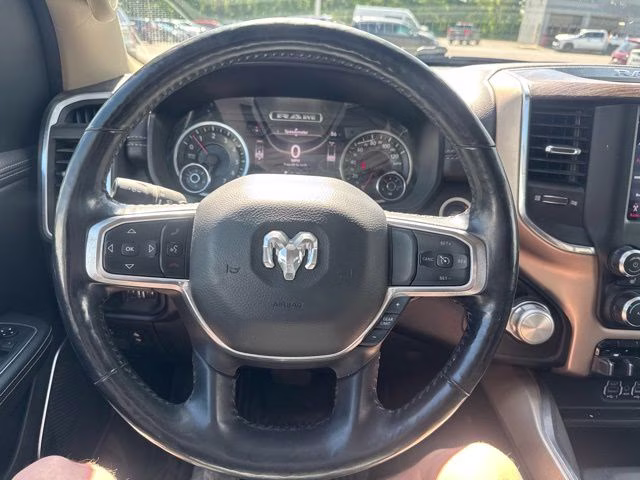 2020 Diamond Black Crystal Pearlcoat Ram 1500 Laramie 4X4 Truck
