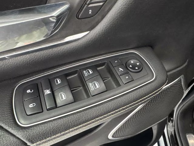 2020 Diamond Black Crystal Pearlcoat Ram 1500 Laramie 4X4 Truck