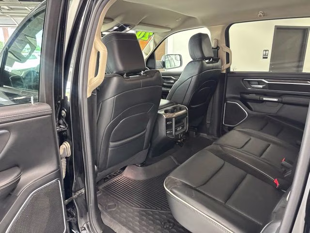 2020 Diamond Black Crystal Pearlcoat Ram 1500 Laramie 4X4 Truck