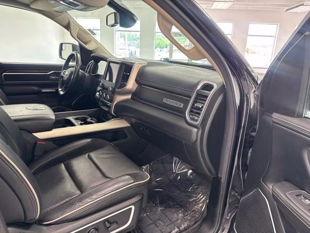 2020 Diamond Black Crystal Pearlcoat Ram 1500 Laramie 4X4 Truck