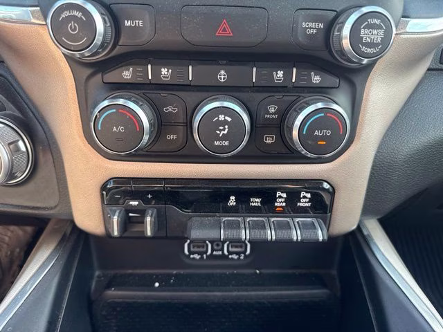 2020 Diamond Black Crystal Pearlcoat Ram 1500 Laramie 4X4 Truck