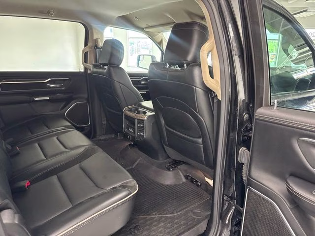 2020 Diamond Black Crystal Pearlcoat Ram 1500 Laramie 4X4 Truck
