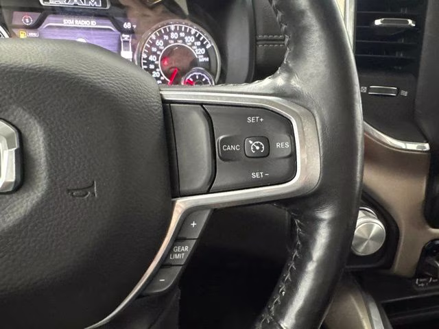 2020 Diamond Black Crystal Pearlcoat Ram 1500 Laramie 4X4 Truck