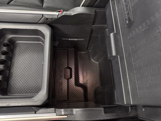 2020 Diamond Black Crystal Pearlcoat Ram 1500 Laramie 4X4 Truck