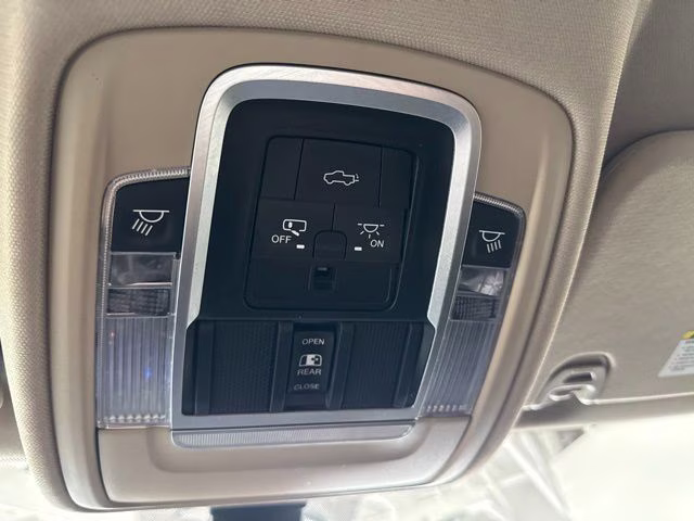 2020 Diamond Black Crystal Pearlcoat Ram 1500 Laramie 4X4 Truck