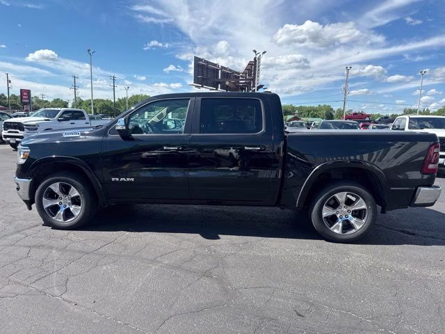2020 Diamond Black Crystal Pearlcoat Ram 1500 Laramie 4X4 Truck