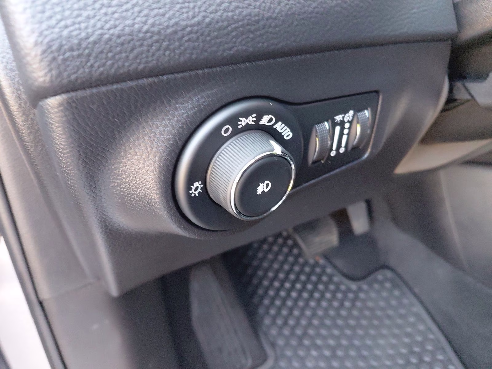 2019 Billet Silver Metallic Clearcoat Jeep Compass Latitude 4X4 SUV
