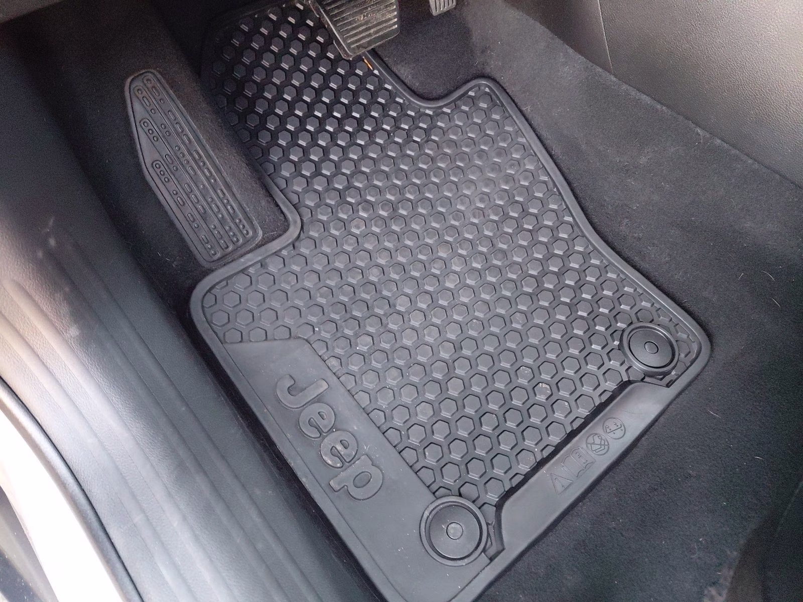2019 Billet Silver Metallic Clearcoat Jeep Compass Latitude 4X4 SUV