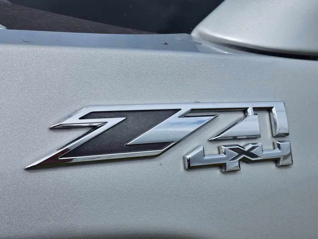 2015 Quicksilver Metallic GMC Sierra 1500 SLE 4X4 Truck
