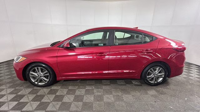 2017 Scarlet Red Hyundai Elantra SE FWD Sedan