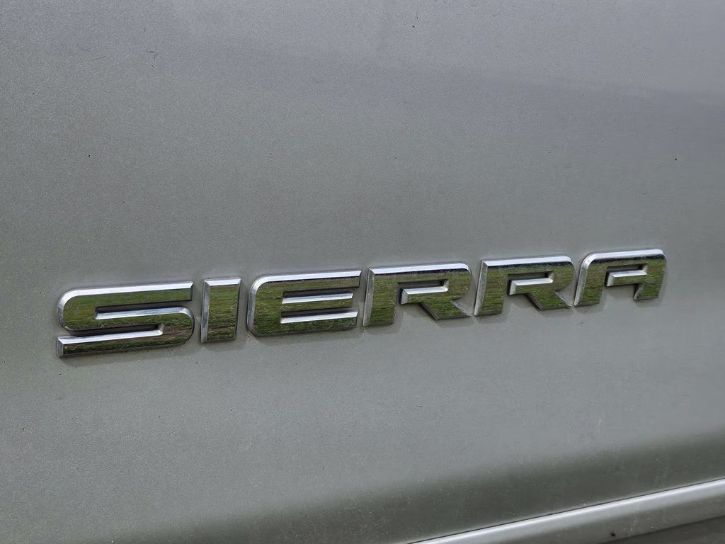2015 Quicksilver Metallic GMC Sierra 1500 SLE 4X4 Truck