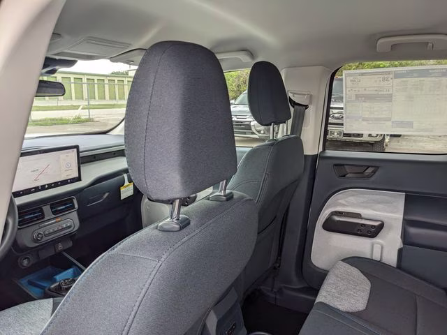2026 Oxford White Ford Maverick XLT FWD Truck
