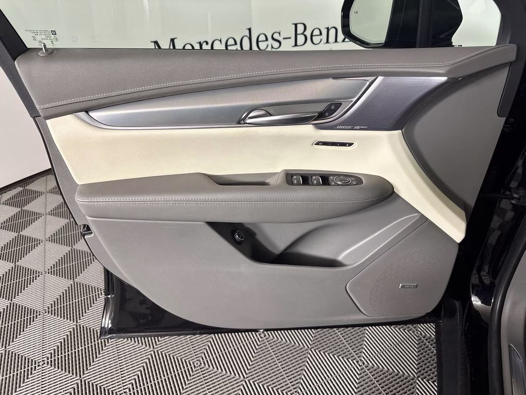 2025 Stellar Black Metallic Cadillac XT5 Premium Luxury FWD SUV