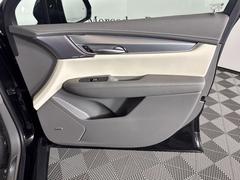 2025 Stellar Black Metallic Cadillac XT5 Premium Luxury FWD SUV