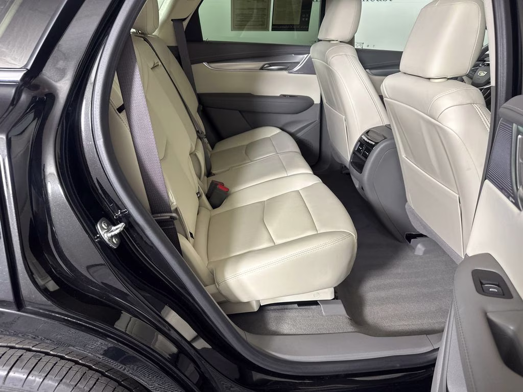 2025 Stellar Black Metallic Cadillac XT5 Premium Luxury FWD SUV
