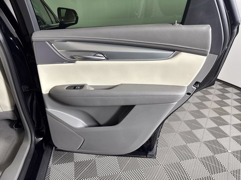 2025 Stellar Black Metallic Cadillac XT5 Premium Luxury FWD SUV