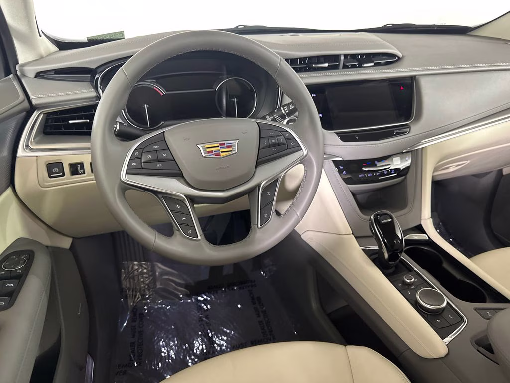 2025 Stellar Black Metallic Cadillac XT5 Premium Luxury FWD SUV