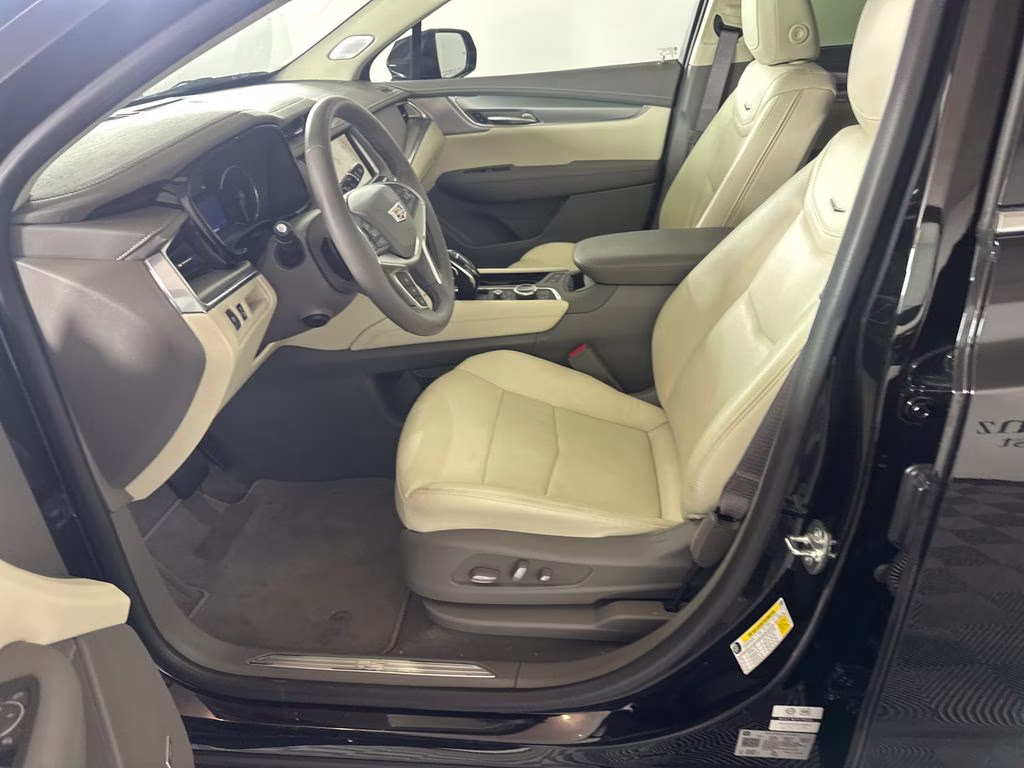 2025 Stellar Black Metallic Cadillac XT5 Premium Luxury FWD SUV