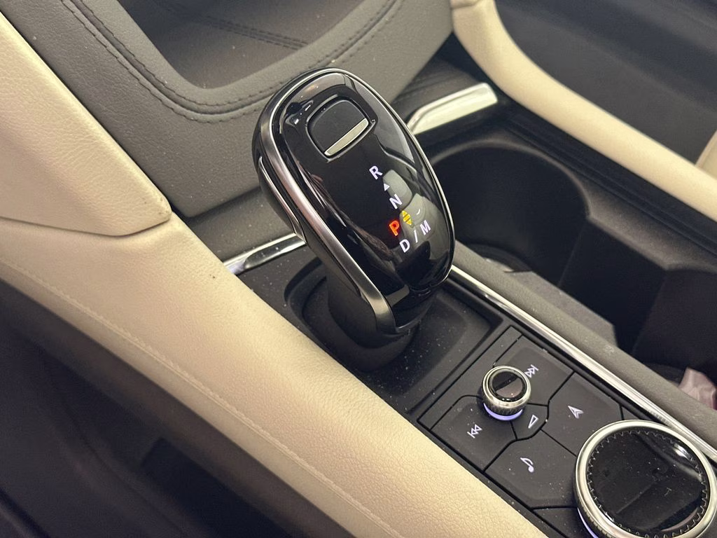 2025 Stellar Black Metallic Cadillac XT5 Premium Luxury FWD SUV