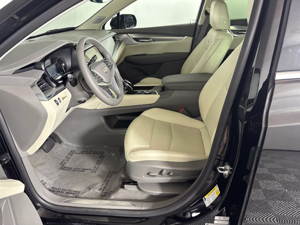 2025 Stellar Black Metallic Cadillac XT5 Premium Luxury FWD SUV