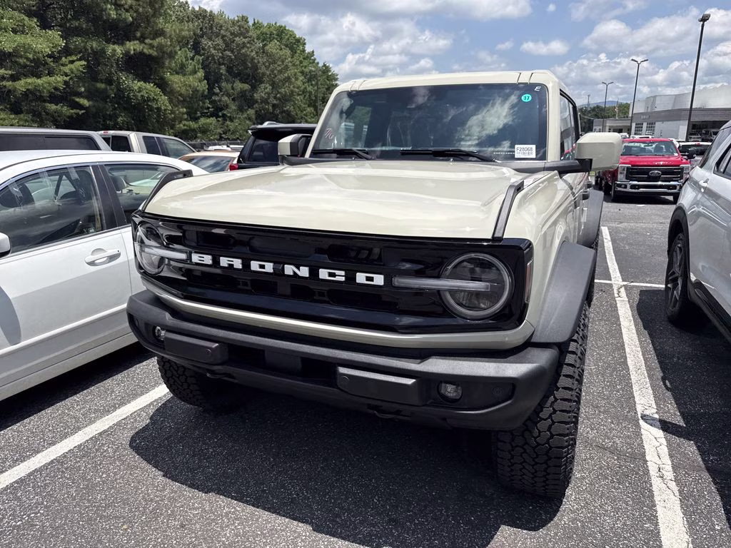 2026 Desert Sand Ford Bronco Outer Banks 4X4 SUV