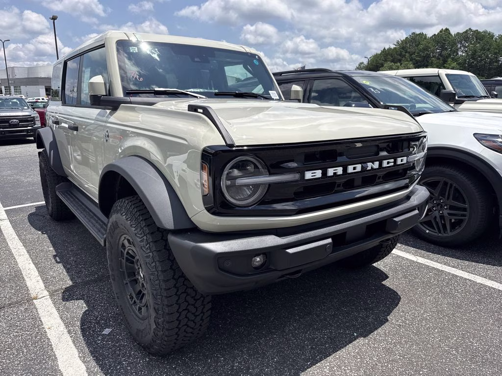 2026 Desert Sand Ford Bronco Outer Banks 4X4 SUV