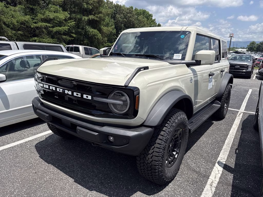 2026 Desert Sand Ford Bronco Outer Banks 4X4 SUV