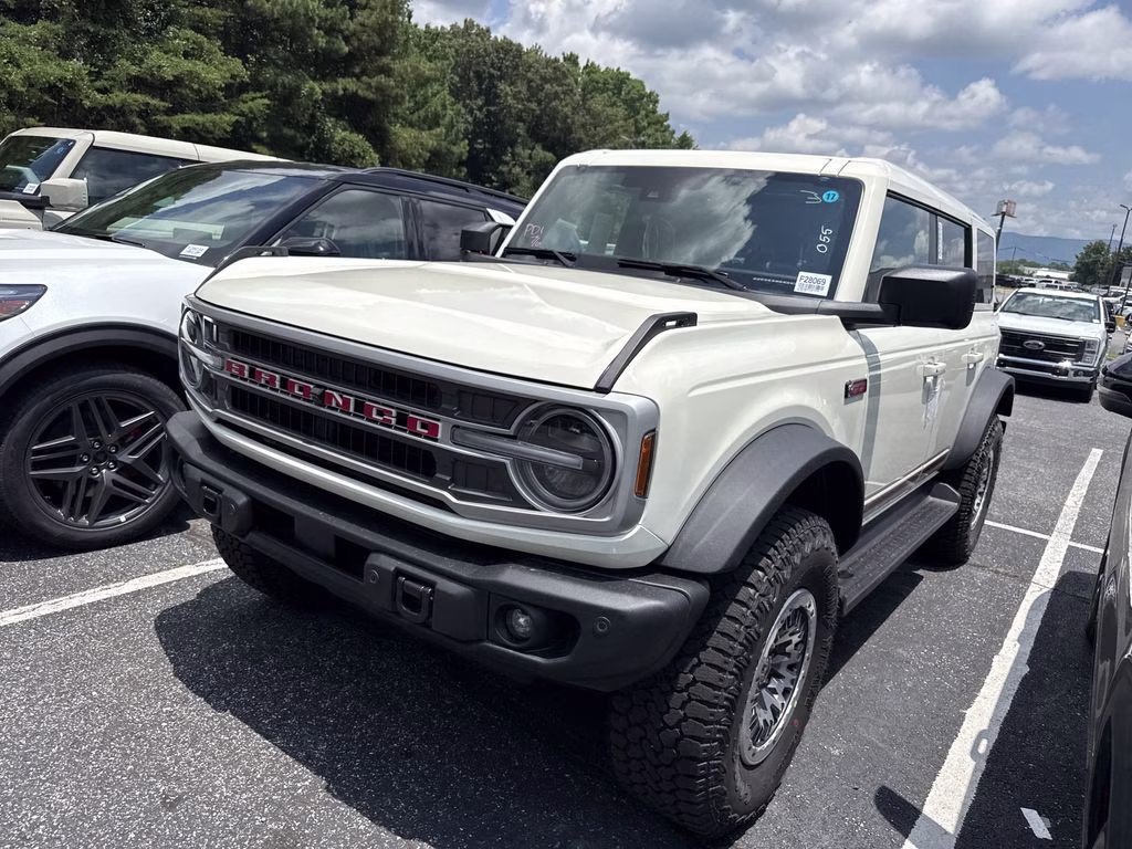 2026 Wimbledon White Ford Bronco Outer Banks 4X4 SUV